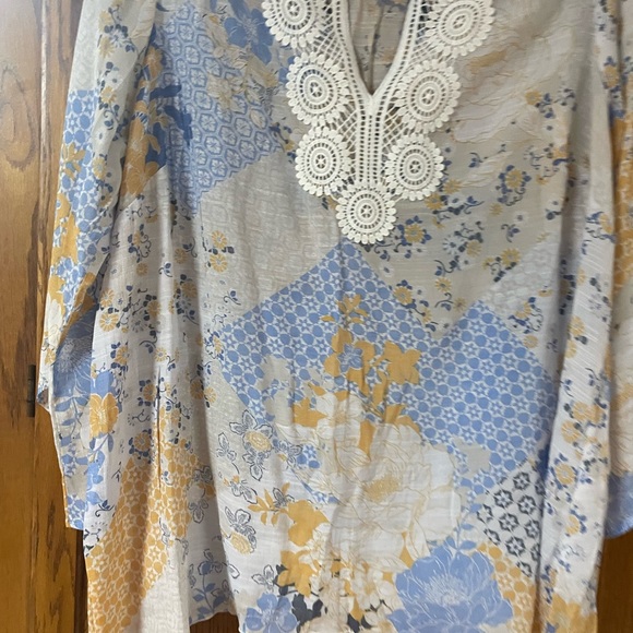 Plus 1x top handkerchief hem top - Picture 7 of 13